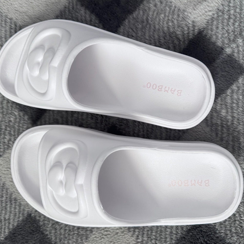 NWOT-BAMBOO White Slide Sandals with Subtle Logo-7